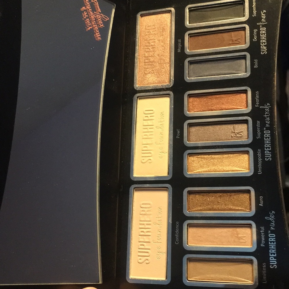 It superhero eyeshadow palette
